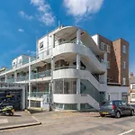 Bright West Hampstead Retreat