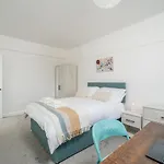 Bright West Hampstead Retreat